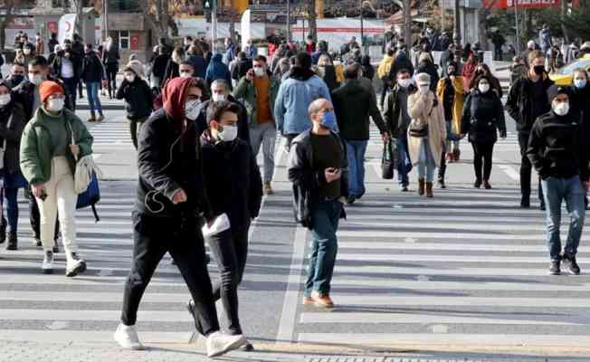 Örgün eğitim kurumu öğrenci, öğretmen ve çalışanları, sokağa çıkma kısıtlamalarından muaf tutuldu