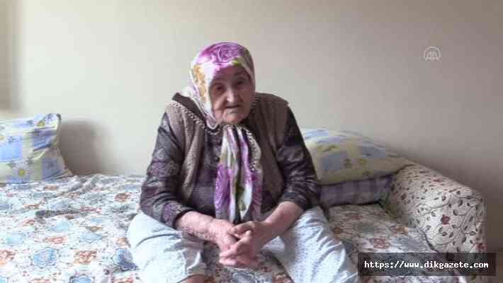 106 yıllık ömründe iki salgın dönemini yaşayan Safiye nine fedakar sağlıkçılara duacı