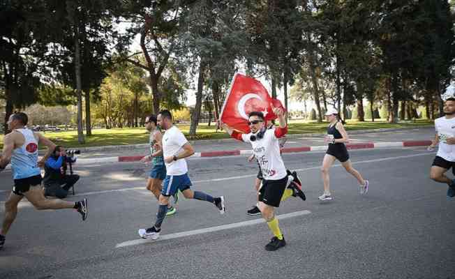 Antalya'da d&uuml;zenlenen Runatolia Maratonu'nda 3 bin 500 kişi yarıştı