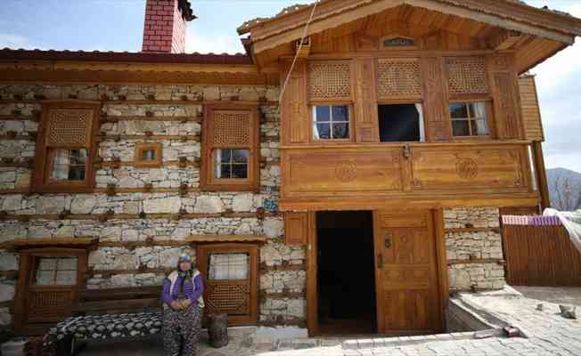 Antalya'nın tarihi 'düğmeli evleri' özgün mimarisiyle hem yaşayanı hem de ziyaretçisini mutlu ediyor