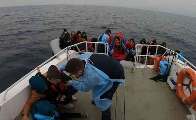 Ayvalık açıklarında Türk kara sularına geri itilen 44 sığınmacı kurtarıldı