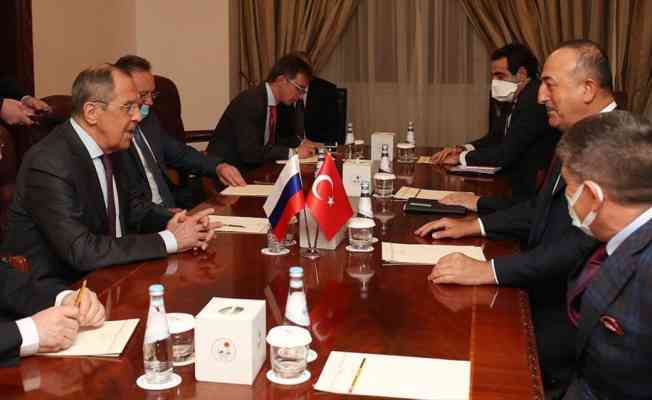 Dışişleri Bakanı Çavuşoğlu, Katar'da Rus mevkidaşı Lavrov ile görüştü