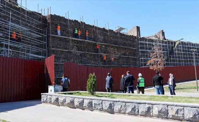 Diyarbakır Surları'ndaki 13 burçta daha restorasyon çalışması başlatıldı