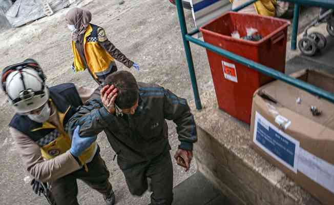 Esed rejiminin İdlib'de hastaneye düzenlediği saldırıda biri çocuk 6 sivil öldü