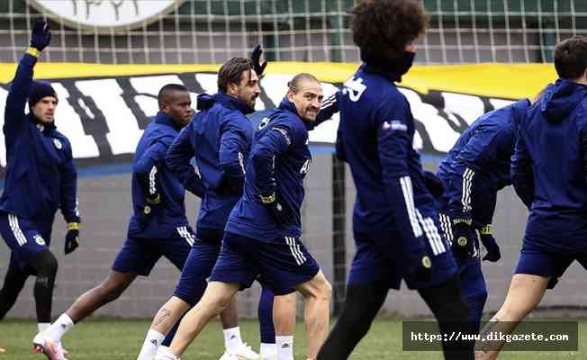 Fenerbahçe'de Caner Erkin takımla idmana çıktı