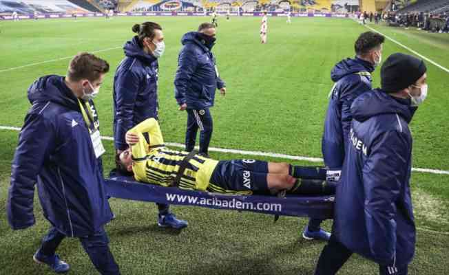 Fenerbah&ccedil;eli Mesut &Ouml;zil: &Ouml;n&uuml;m&uuml;zdeki ma&ccedil;larda takımımıza yardımcı olamayacağım i&ccedil;in &ccedil;ok &uuml;zg&uuml;n&uuml;m