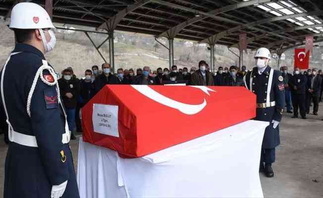 Gökçeada açıklarında batan teknede yaşamını yitiren İlçe Jandarma Komutanı son yolculuğa uğurlandı