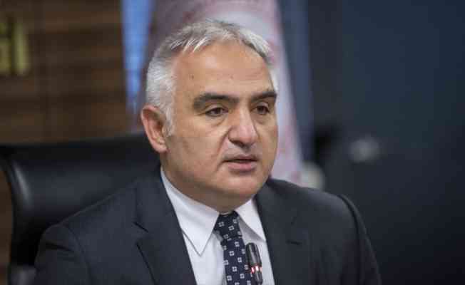 Kültür ve Turizm Bakanı Ersoy: Turist kabulünde vaka sayıları ve aşı programına bakılacak