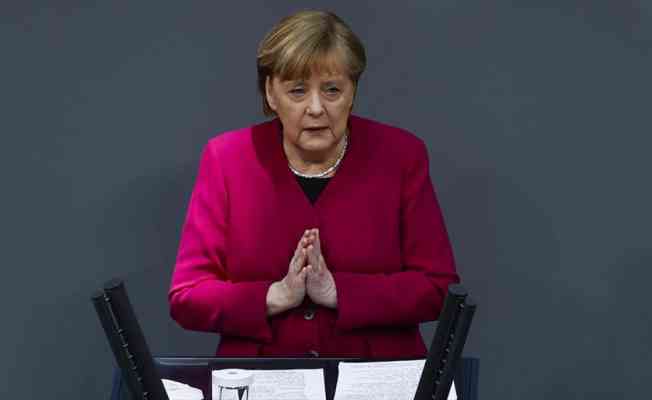 Merkel: T&uuml;rkiye ile her d&uuml;zeyde temaslara ihtiyacımız var