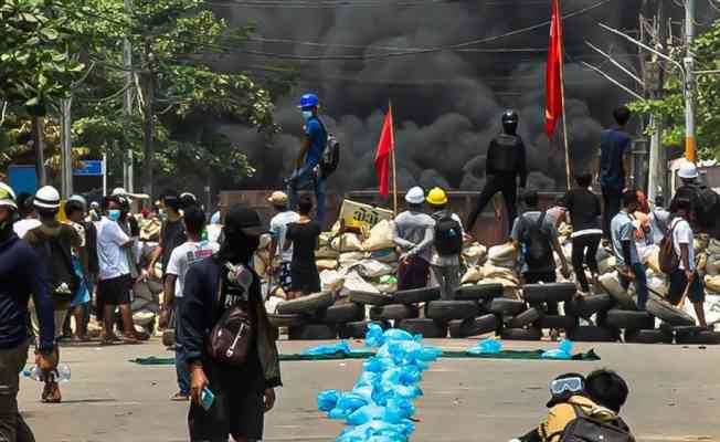 Myanmar'da darbe karşıtı protestolara güvenlik güçlerinin müdahalesinde can kayıpları 459'a yükseldi