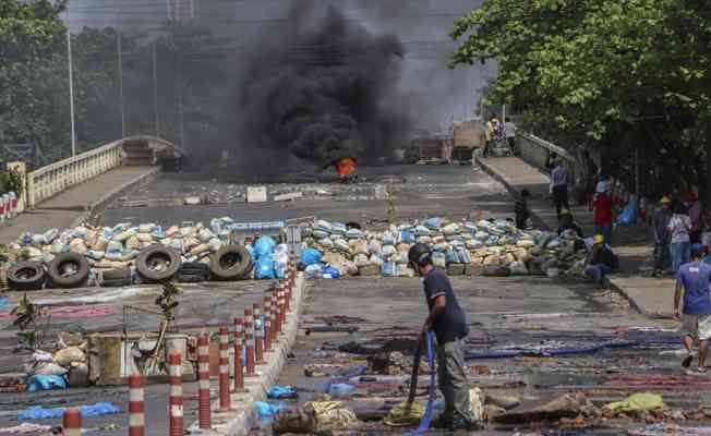 Myanmar'da son 24 saatte düzenlenen protestolarda 23 kişi yaşamını yitirdi
