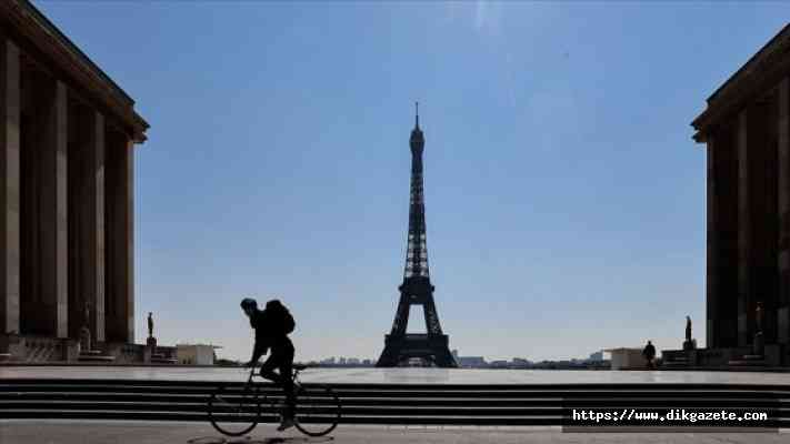Paris&#039;te Kovid-19 nedeniyle 3&#039;üncü kez sokağa çıkma kısıtlamasına gidiliyor