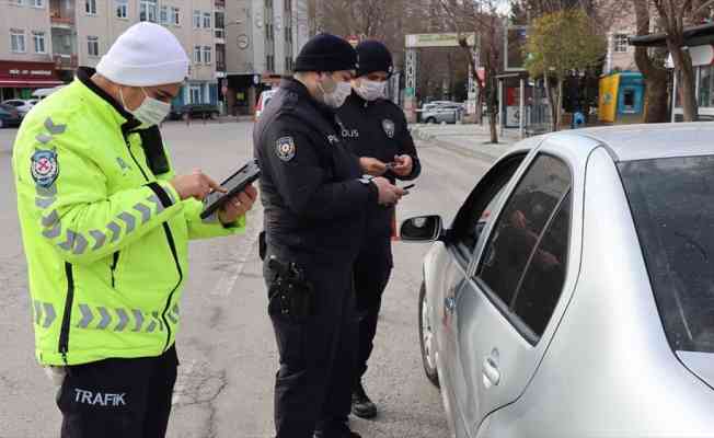 Sokağa çıkma kısıtlamasını ihlal eden 39 bin 604 kişi hakkında işlem yapıldı