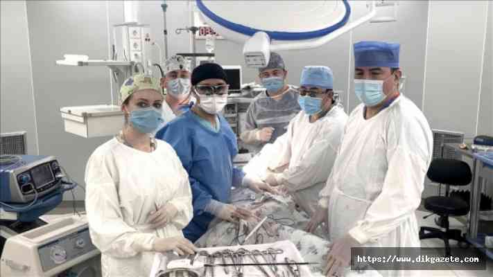 Türk cerrah, özel davetle gittiği Özbekistan'da 11 çocuğu ameliyat etti