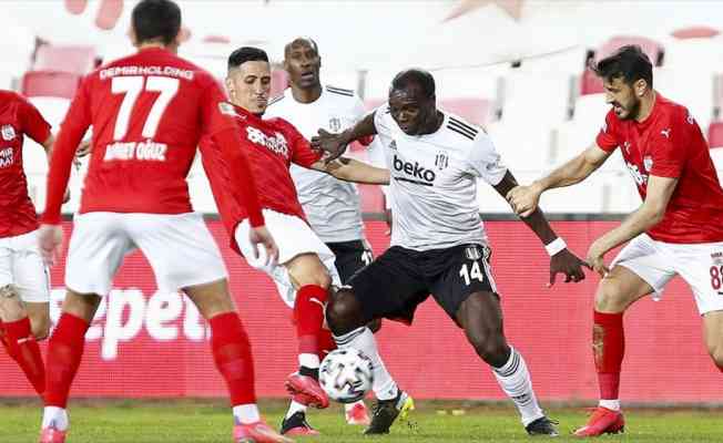 Aboubakar'ın sağ uyluk &uuml;st adalesinde kanama ve &ouml;dem tespit edildi