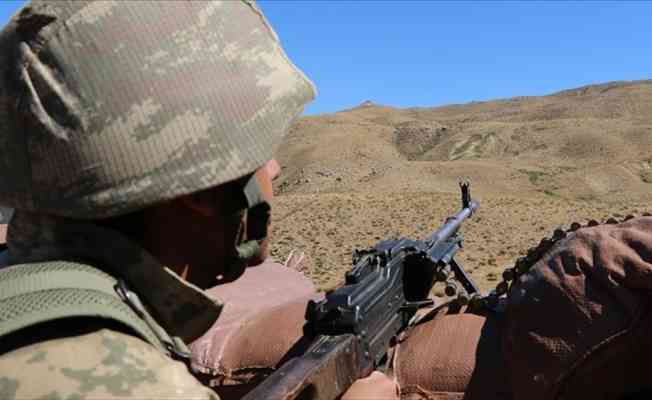 Barış Pınarı b&ouml;lgesine taciz ateşi a&ccedil;an 4 PKK/YPG'li ter&ouml;rist etkisiz hale getirildi