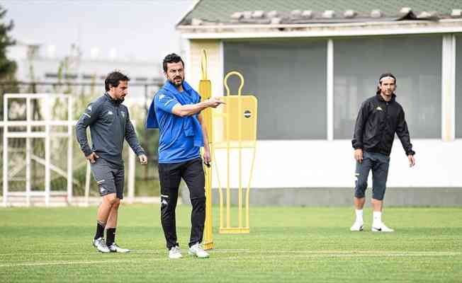Denizlispor'da teknik direktör Ali Tandoğan ilk antrenmanına çıktı