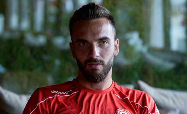 Fortuna Düsseldorf'ta oynayan milli futbolcu Kenan Karaman'ın Kovid-19 testi pozitif çıktı