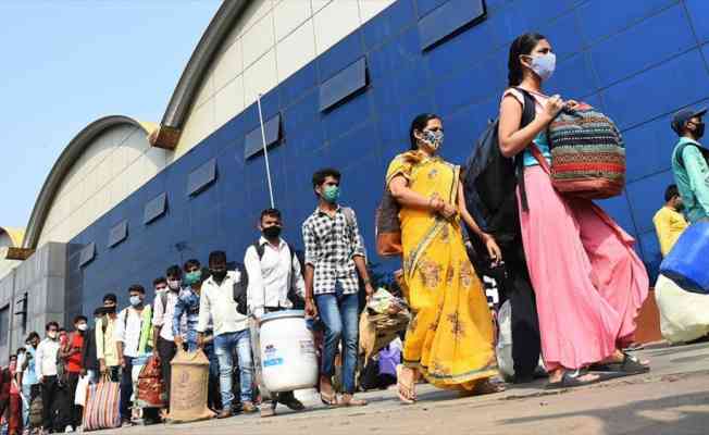 Hindistan'da Kovid-19 salgınında g&uuml;nl&uuml;k vaka sayısı 200 bini aştı