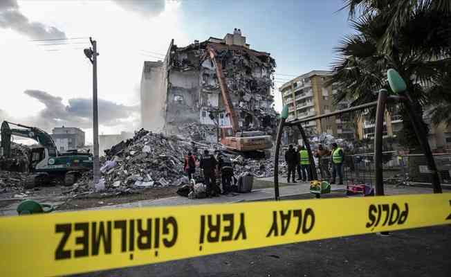 İzmir'deki depremde yıkılan binalarla ilgili 22 kişi hakkında gözaltı kararı verildi