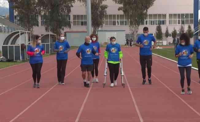 Kanseri yenen Ceylin sanal maratonda 'tedavisi s&uuml;ren &ccedil;ocuklara yardım i&ccedil;in' piste &ccedil;ıktı