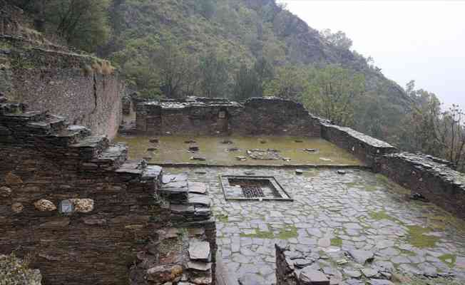 Pakistan'ın kuzeyindeki en eski İslam mabedi: Sultan Mahmud Gaznevi Camisi
