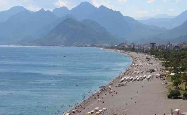 Rus turistler uçuş sınırlamasına rağmen Türkiye'de tatil yapmaya kararlı