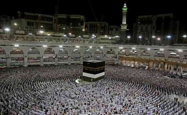 Suudi Arabistan, umre ve Kabe'de namaz i&ccedil;in aşı olma veya Kovid-19'u ge&ccedil;irip iyileşme şartı getirdi