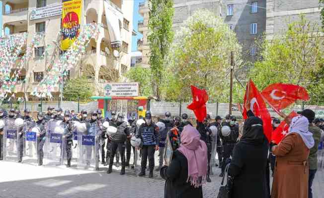 Van'da çocuklarına kavuşmak için HDP binası önünde eylem yapan aile sayısı 30'a yükseldi