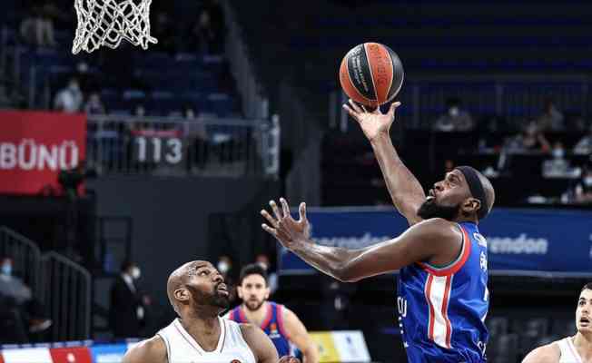 Anadolu Efes, Real Madrid'i 88-83 yenerek Dörtlü Final'e yükseldi