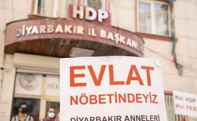 İkna edilerek teslim olan PKK'lı terörist: Örgüte katılması hedeflenen gençler HDP/DBP'de buluşur ve eğitimler yapılır