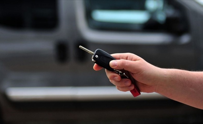 Otomobil ve hafif ticari araç satışları nisanda yüzde 132,4 arttı