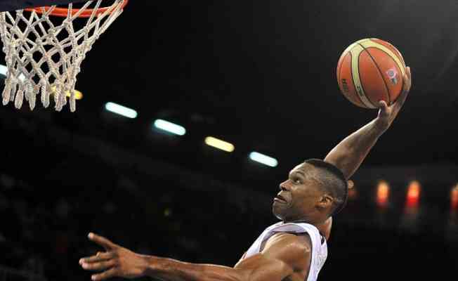 Russell Westbrook NBA tarihinin 'triple double' rekorunu egale etti