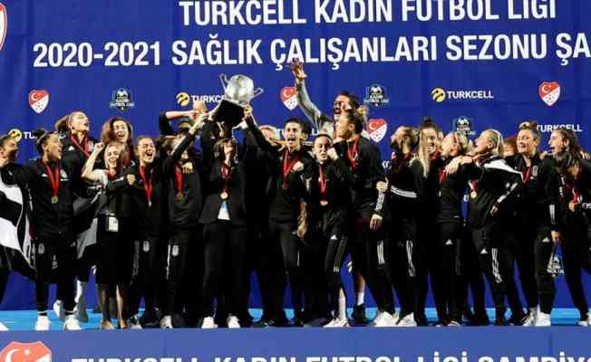 Turkcell Kadın Futbol Ligi'nde Beşiktaş Vodafone şampiyon oldu