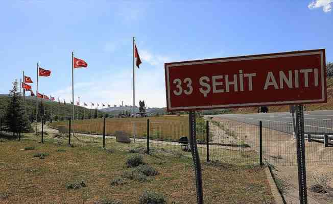 Usta birliklerine giderken PKK'lı teröristlerce şehit edilen sivil ve silahsız 33 asker anılıyor
