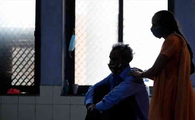 Hindistan’da Kovid-19 salgınında son 24 saatte 2 bin 427 kişi öldü