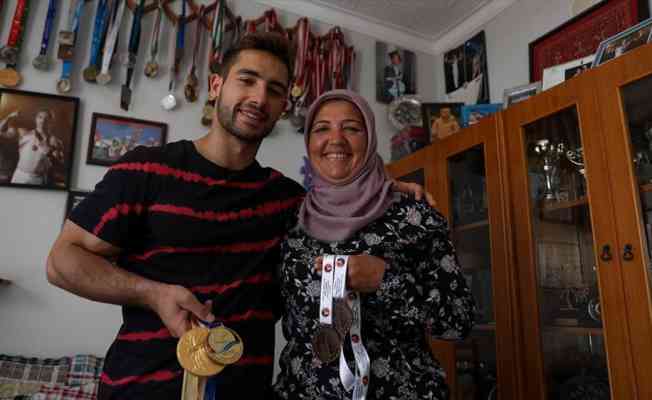 Milli cimnastikçi İbrahim Çolak annesiyle kurduğu 'olimpiyat şampiyonluğu' hayalini gerçekleştirmek istiyor