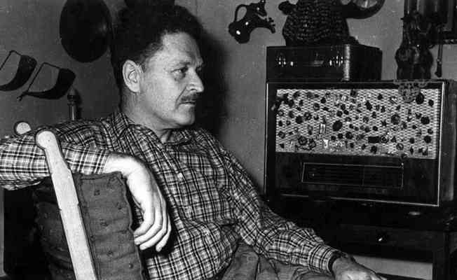 Rüzgara karşı yürüyen adam: Nazım Hikmet