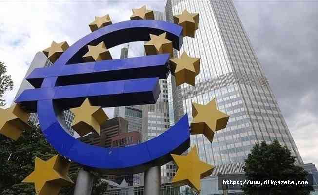 Avrupa Merkez Bankası yüzde 2 enflasyon hedefine ulaşana kadar faiz oranlarını koruyacak
