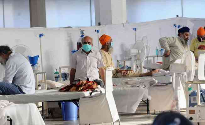 Hindistan'da son 24 saatte Kovid-19 nedeniyle &ouml;lenlerin sayısı 500'&uuml;n altına d&uuml;şt&uuml;
