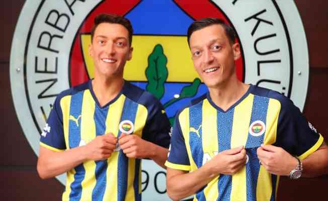 Mesut Özil'in balmumu heykeli, İstanbul'a getirildi