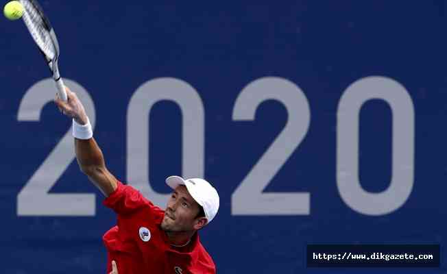Rus tenisçi Daniil Medvedev, sıcak hava nedeniyle Tokyo 2020 maçında sağlık sorunları yaşadı
