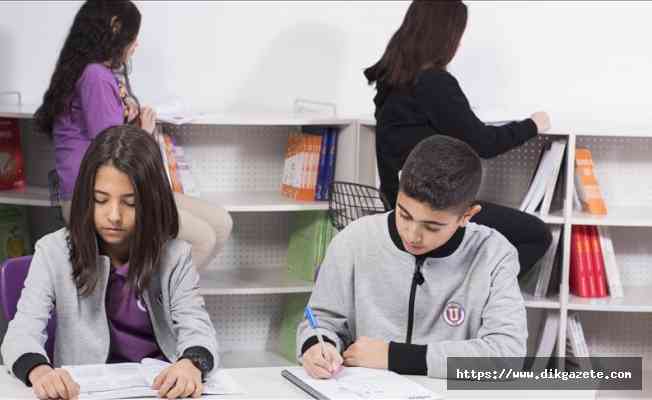 Uğur Okulları'nın 427 öğrencisi, LGS'de yüzde 1'lik dilimde yer aldı