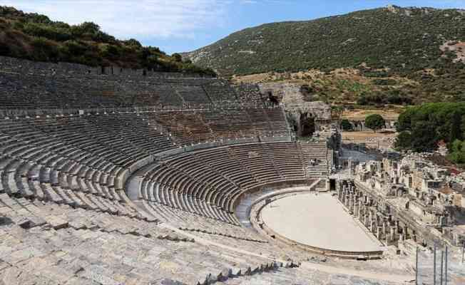 Antik dünyanın gözdesi 'Efes Tiyatrosu' 3 yıl aradan sonra sanat için kapılarını aralıyor