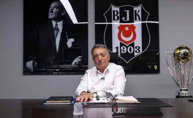 Beşiktaş Kul&uuml;b&uuml; Başkanı &Ccedil;ebi, siyah-beyazlı taraftarlara destek &ccedil;ağrısı yaptı