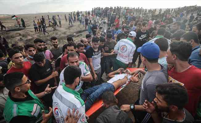 İsrail askerlerinin Gazze sınırında gösteri yapan Filistinlilere müdahalesinde 24 kişi yaralandı
