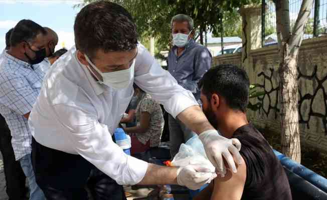 Kovid-19&#039;la mücadelede ülke genelinde bir haftada 7,3 milyon dozdan fazla aşı uygulandı