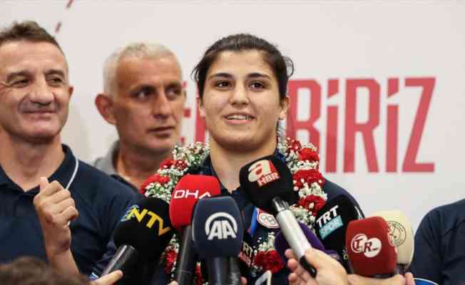 Olimpiyat şampiyonu Busenaz S&uuml;rmeneli: T&uuml;rk kadının yapabileceklerini g&ouml;sterdiğim i&ccedil;in &ccedil;ok mutluyum
