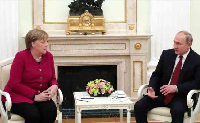 Rusya Devlet Başkanı Putin ile Almanya Başbakanı Merkel'in Moskova'da görüşmesi başladı