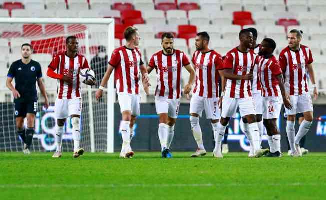 Sivasspor, UEFA Avrupa Konferans Ligi'nde tur şansını rövanş maçına bıraktı